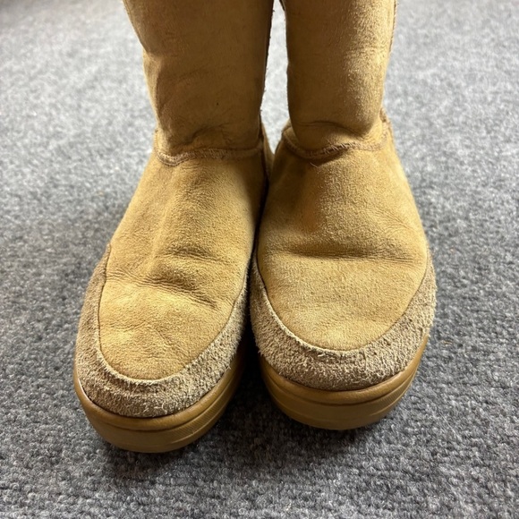 UGG Women’s Vintage Original Ultra Short Shearling lined Boots Tan size: 6 - Picture 2 of 10